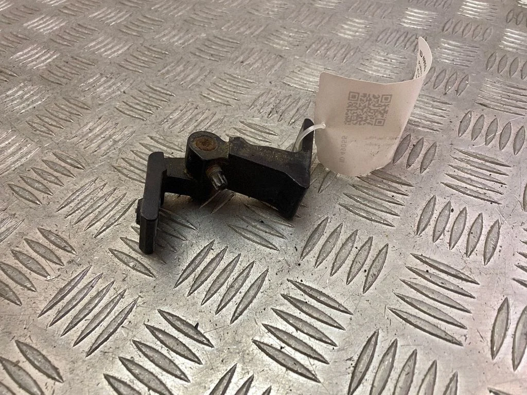 Front door lower hinge 8K0831402B