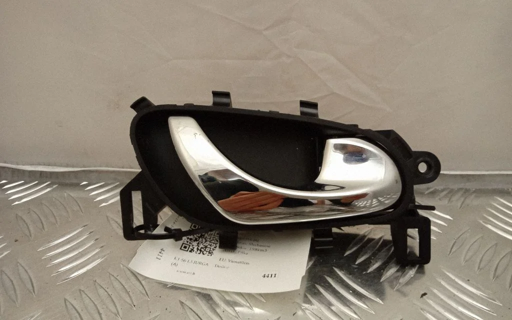 Esiukse sisemine käepide – Nissan Qashqai (2014-2016)