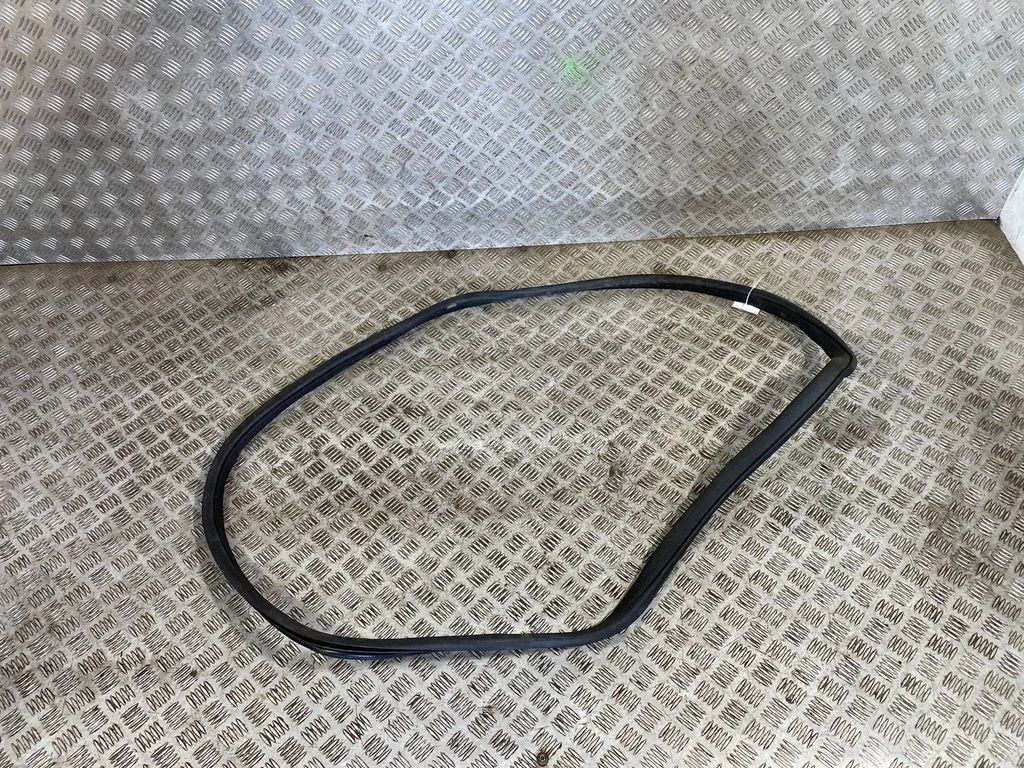 Front door rubber seal – Mercedes-Benz GLC-Class C253 (2016-)