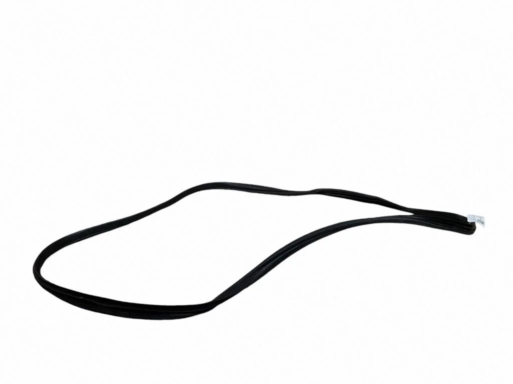 Esiukse tihend (kere pool) – vasak