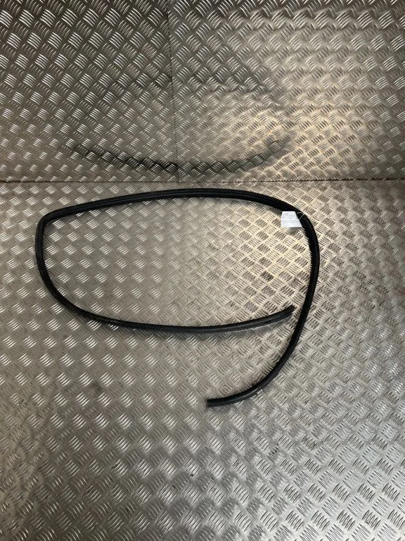 Front door rubber seal – right