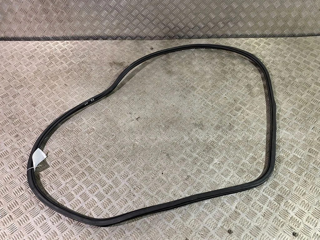 Front door rubber seal – right