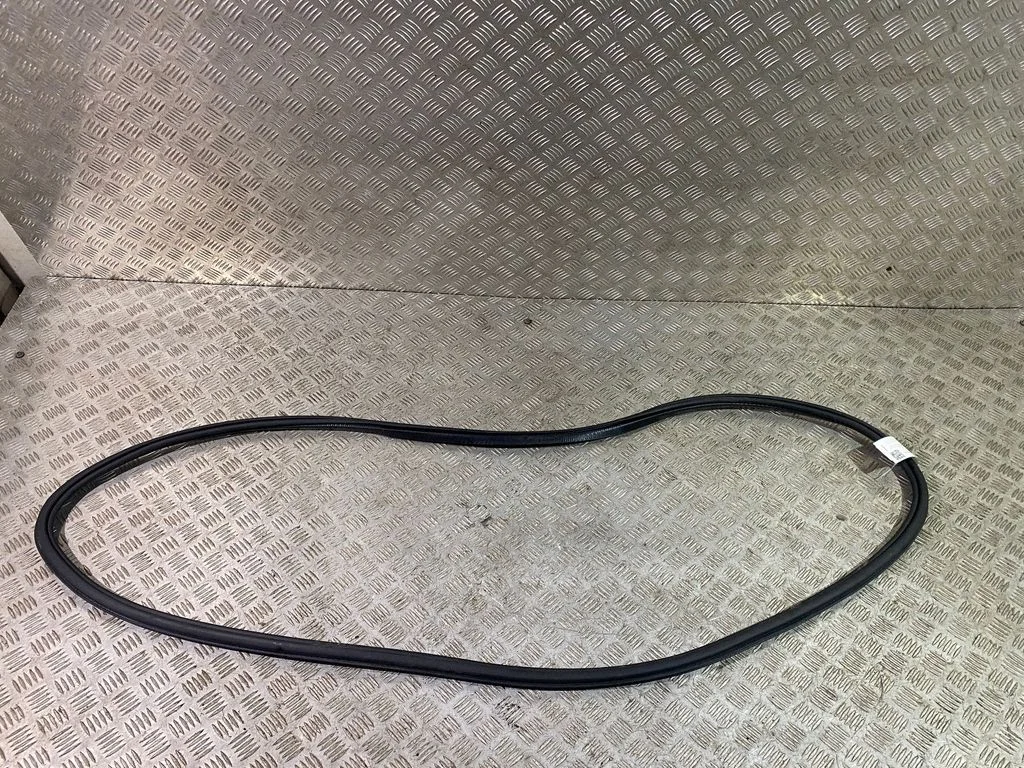 Front door rubber seal – right
