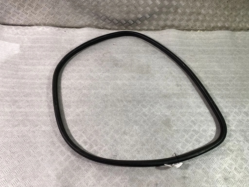 Front door rubber seal J9D320708A