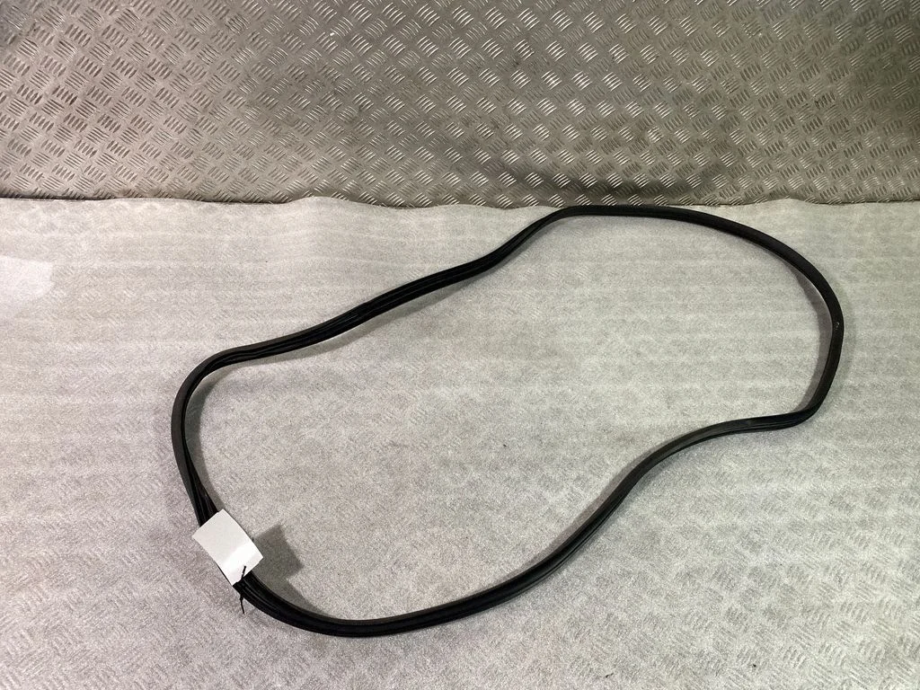 Front door rubber seal – right