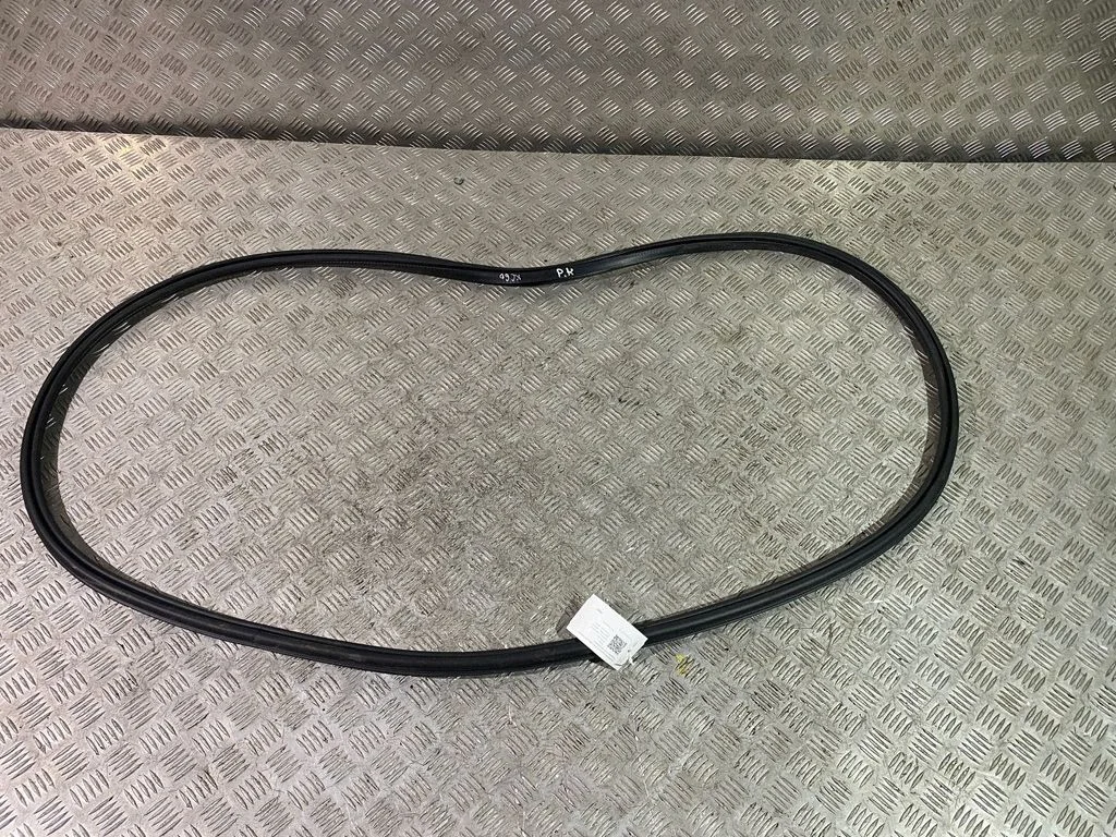 Front door rubber seal 32245061