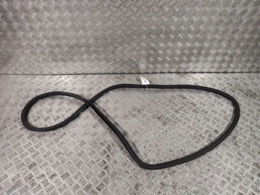 Front door rubber seal – left