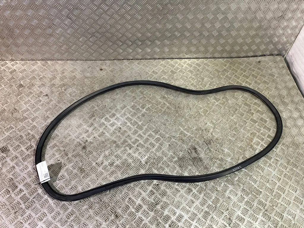 Front door rubber seal – right