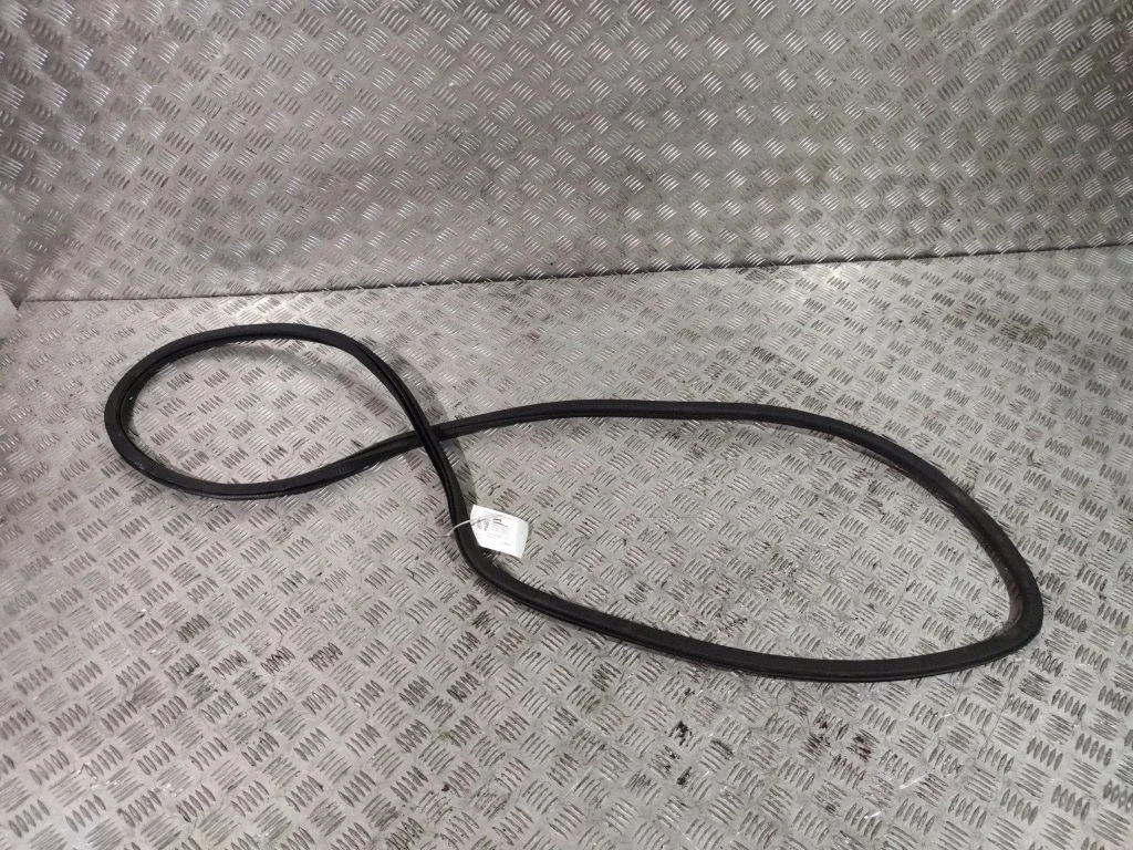Front door rubber seal – right