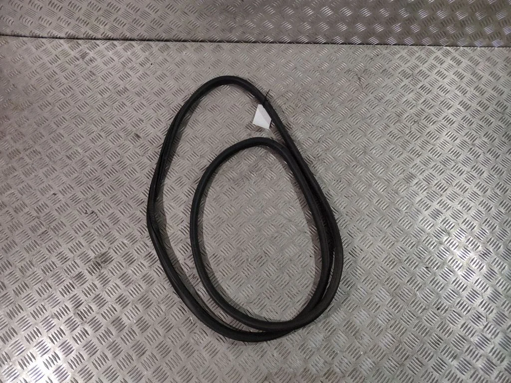 Front door rubber seal 7P0867365H