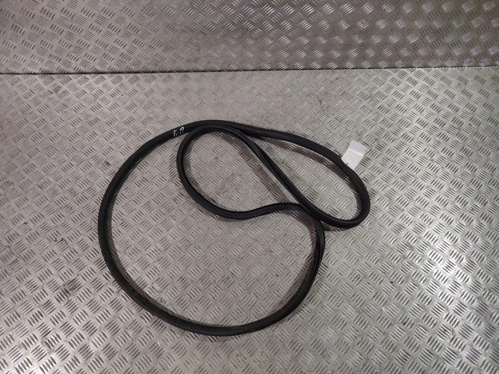 Front door rubber seal 7P0867365H