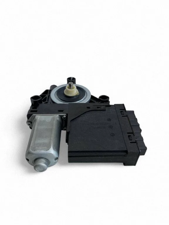 Priekšējā loga pacēlāja motoriņš 31453357