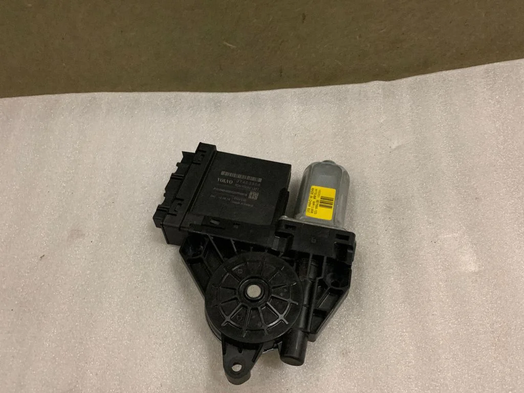 Priekšējā loga pacēlāja motoriņš 31453356