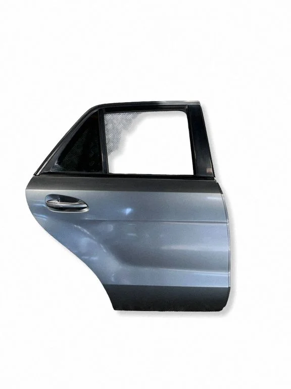 Aizmugurējās durvis – aizmugurējā labā
