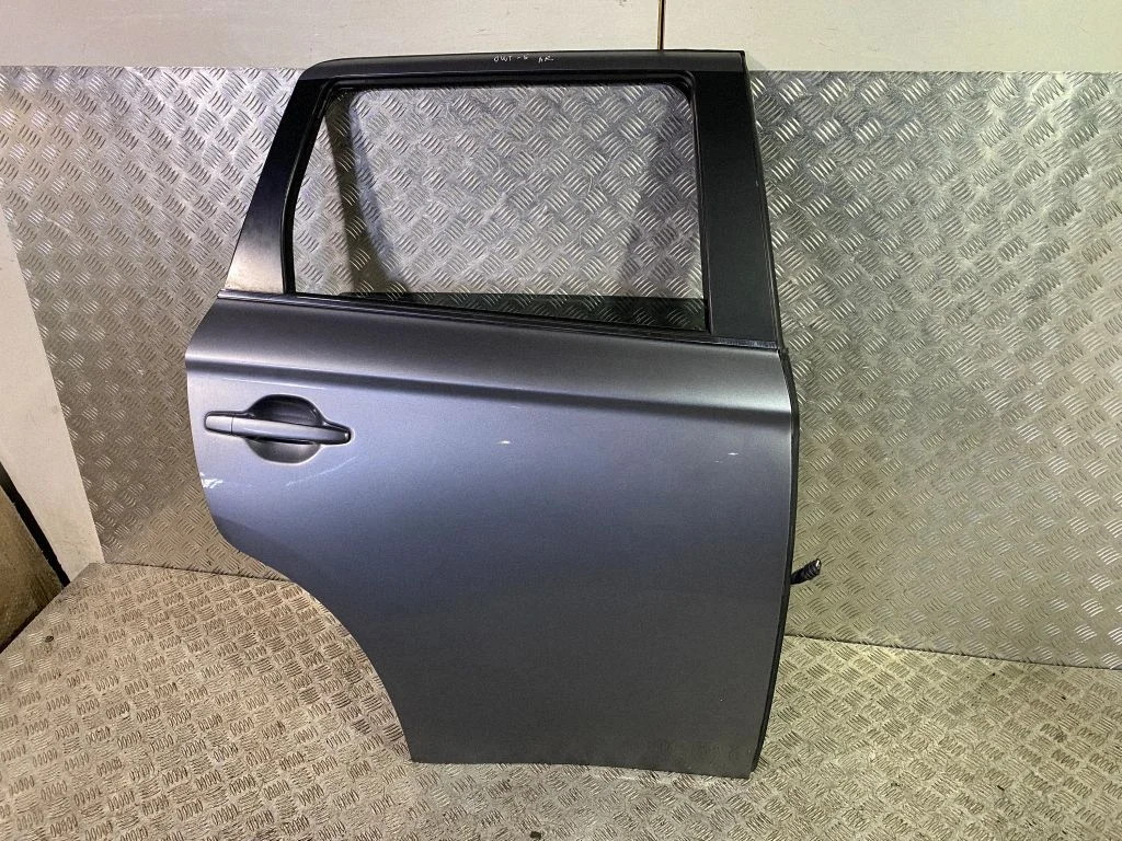 Rear door – right