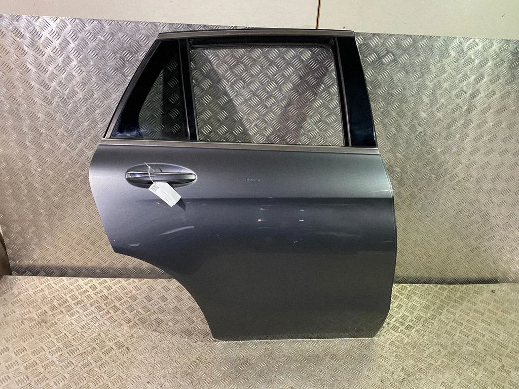 Rear door – right