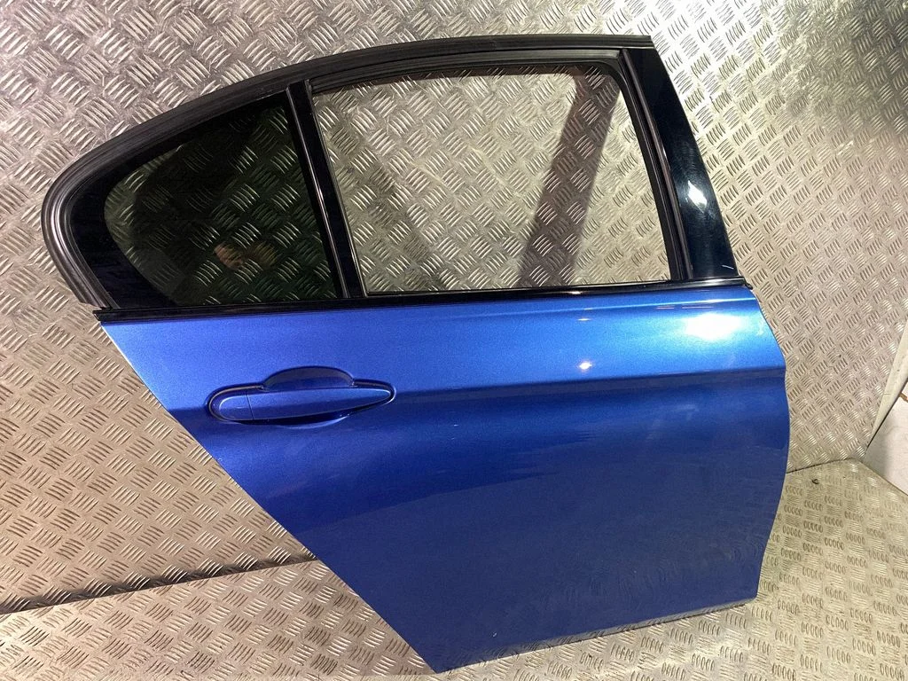 Rear door – right