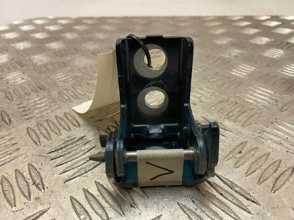 Rear door upper hinge – right