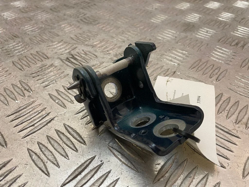 Rear door lower hinge – right