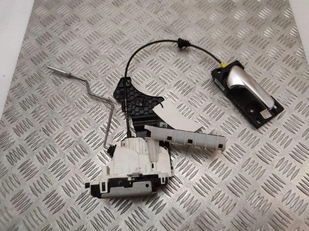Rear door lock 04589922AH