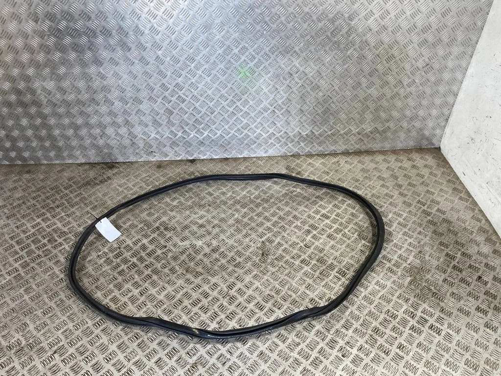 Rear door rubber seal (on body) 4K4833721