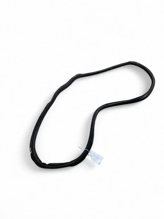 Rear door rubber seal (on body) 8W9833721B