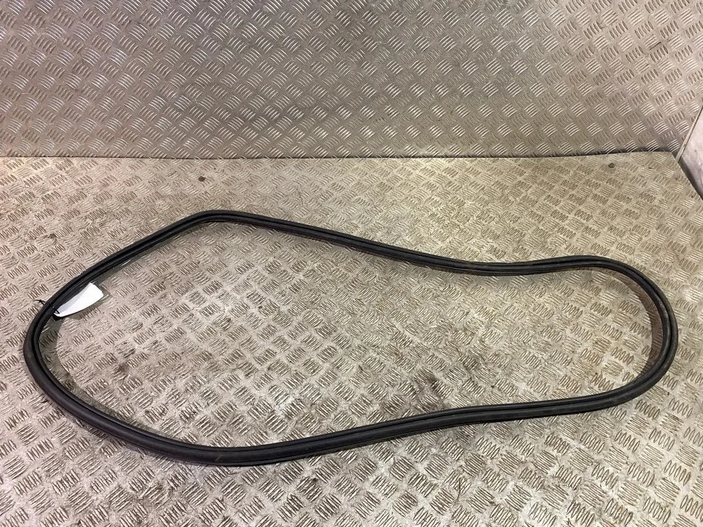 Rear door rubber seal (on body) – right