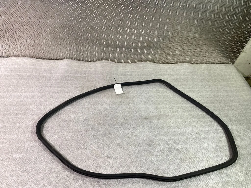 Tagaukse tihend (kere pool) – Buick Encore GX I (2019-), vasak