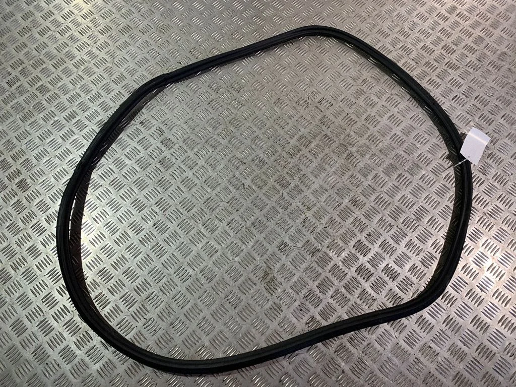 Rear door rubber seal (on body) 4H0833721F