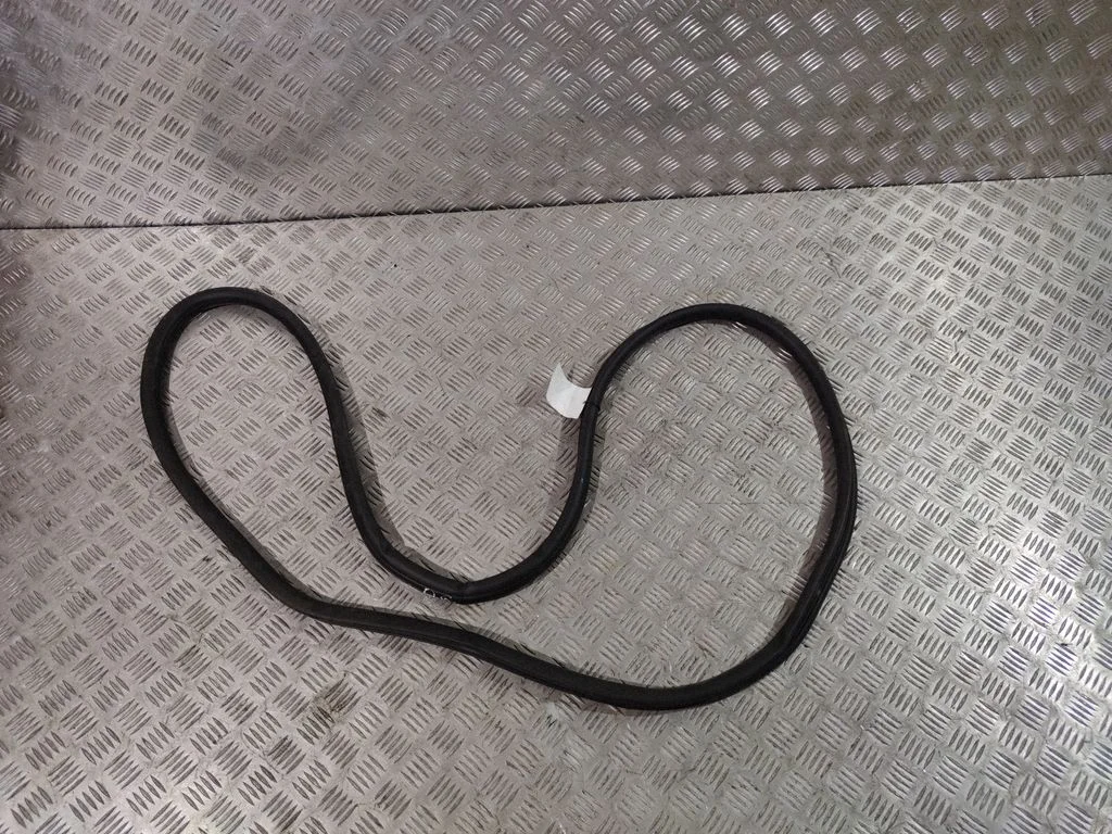 Rear door rubber seal (on body) 7P0867367H