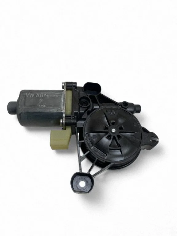 Aizmugurējā loga pacēlāja motoriņš 8W0959801