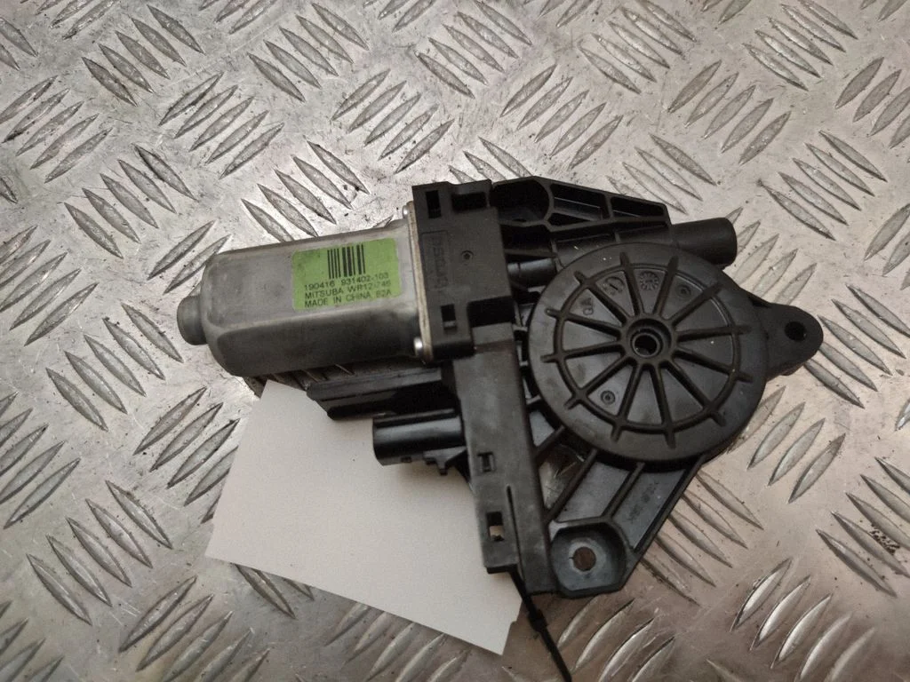 Rear door window regulator motor 931402103