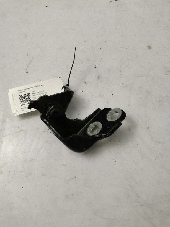 Priekšējā apakšējā eņģe – priekšējā labā
