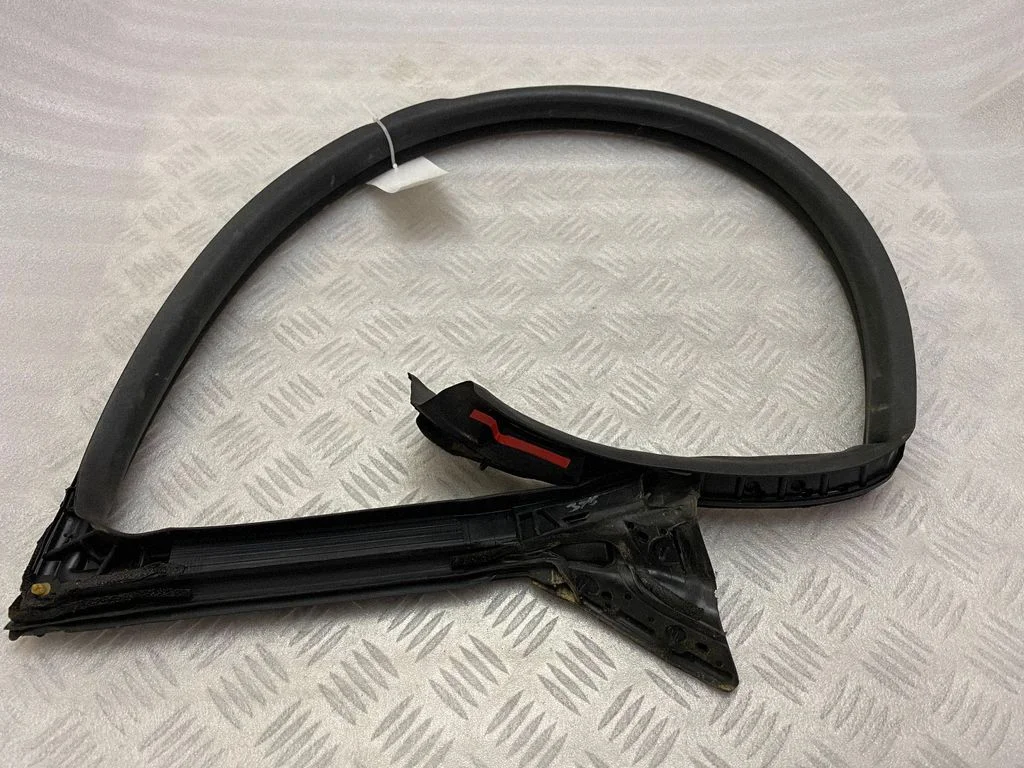 Front door rubber seal 32160040