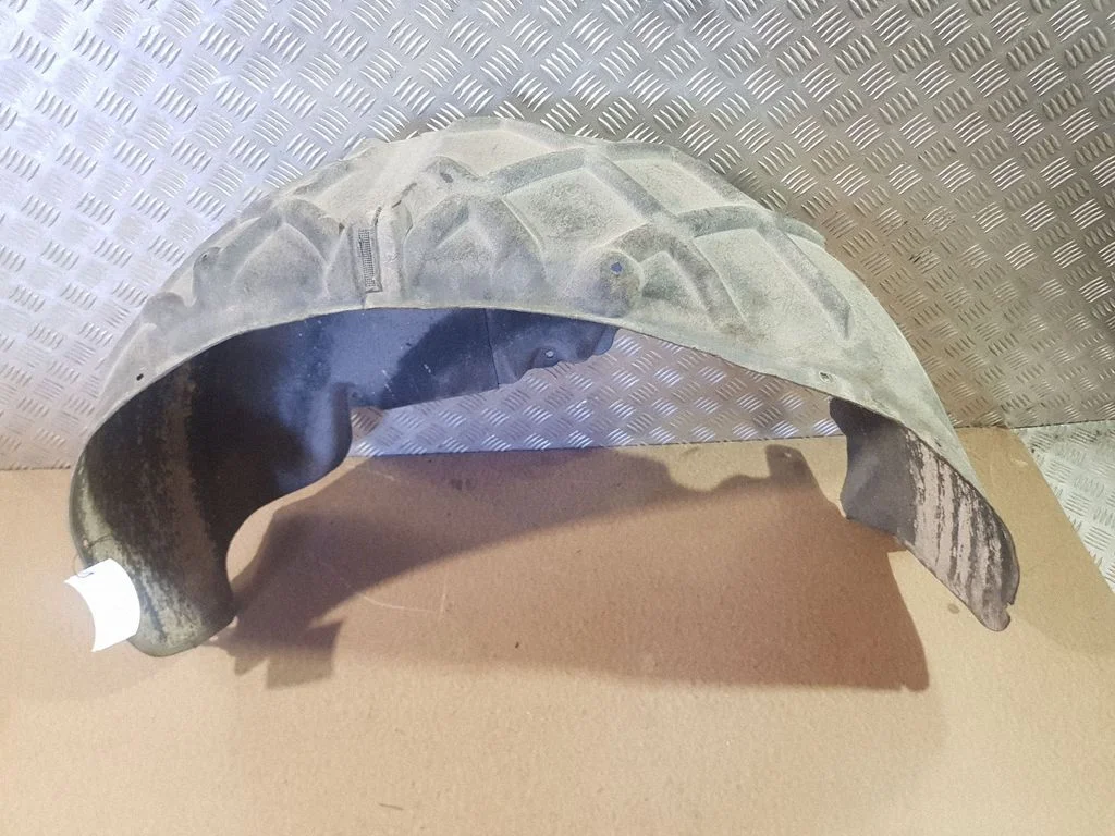 Rear arch fender liner splash guards 7P5810972B