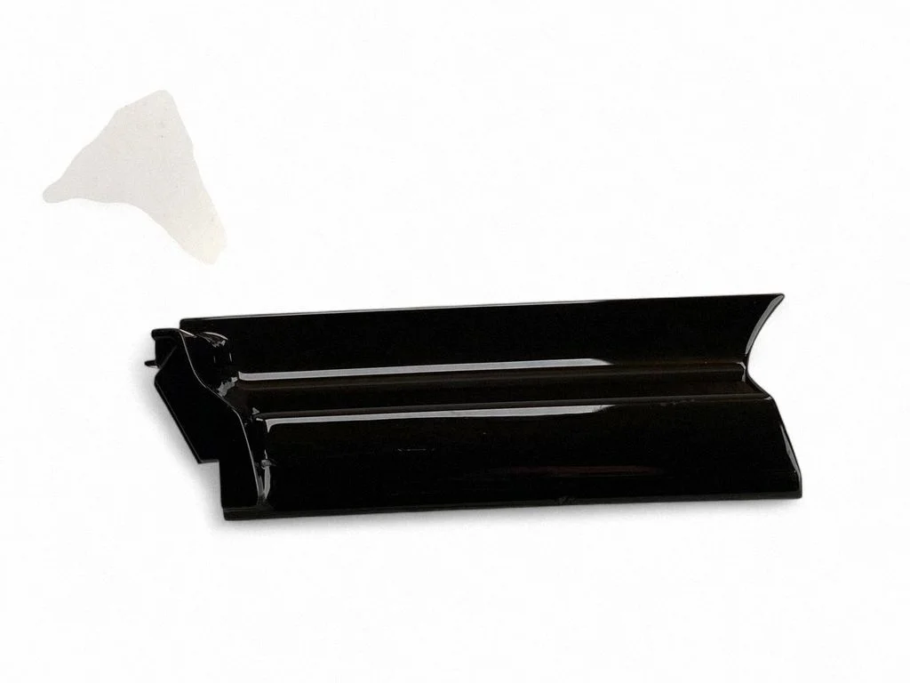 Dashboard glove box trim 8W2857966A