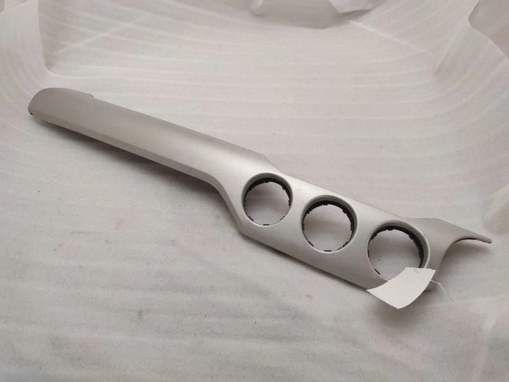 Dashboard glove box trim FR3B63044A92