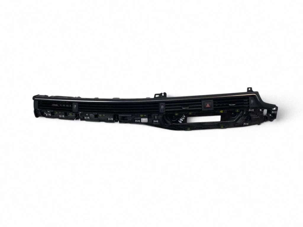 Dash center air vent grill 8W2820902