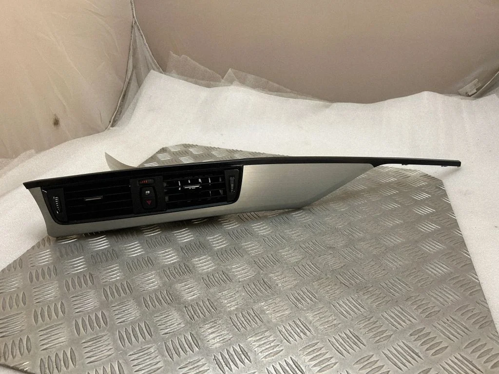 Armatuurlaua keskmine õhutusrest – BMW 3-seeria F30 F35 F31 (2012-2018)