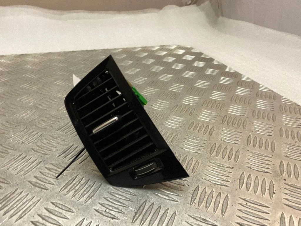 Dash center air vent grill – Volvo XC90 (2014-)