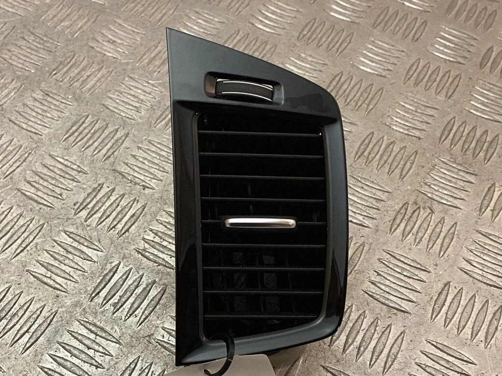 Armatuurlaua keskmine õhutusrest – Volvo XC90 (2014-)