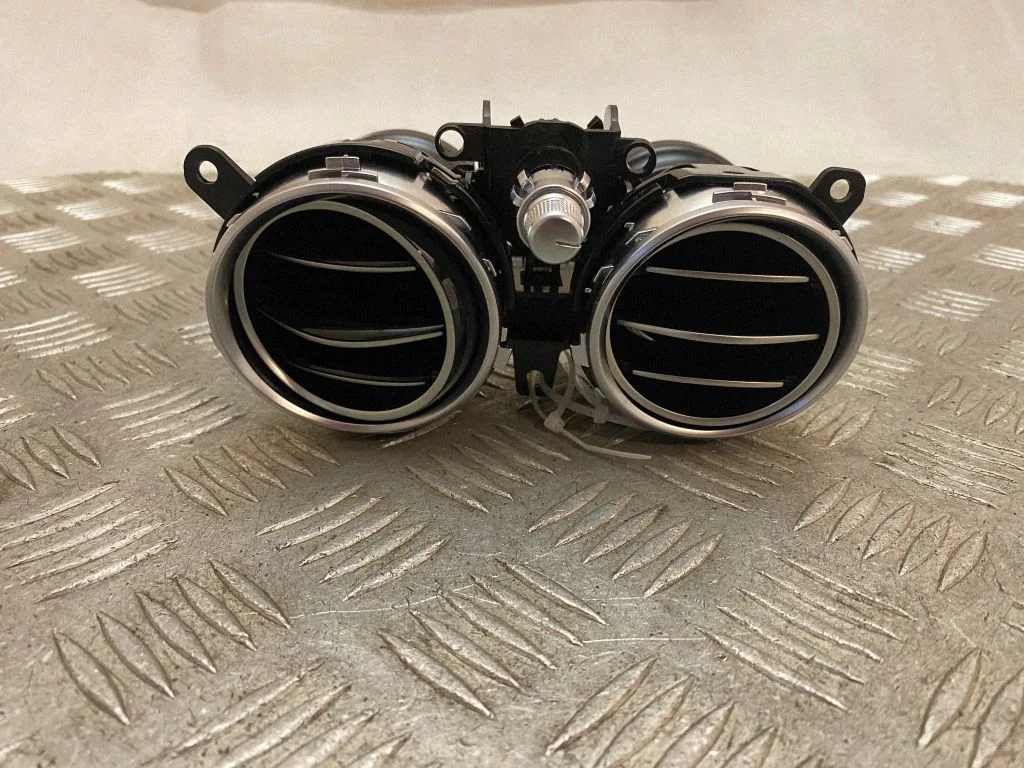 Armatuurlaua keskmine õhutusrest A2138307700