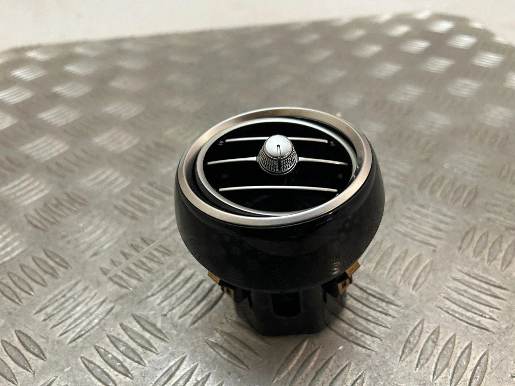 Armatuurlaua keskmine õhutusrest – Mercedes-Benz GLC-klass C253 (2016-)