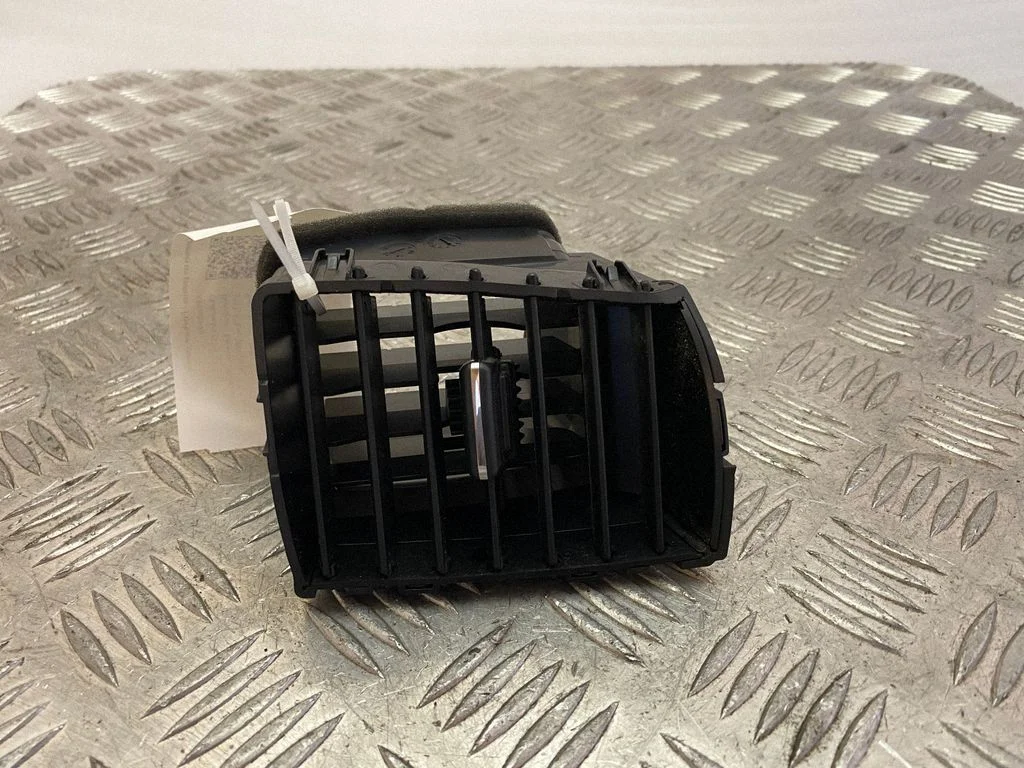 Dash center air vent grill 8030A203