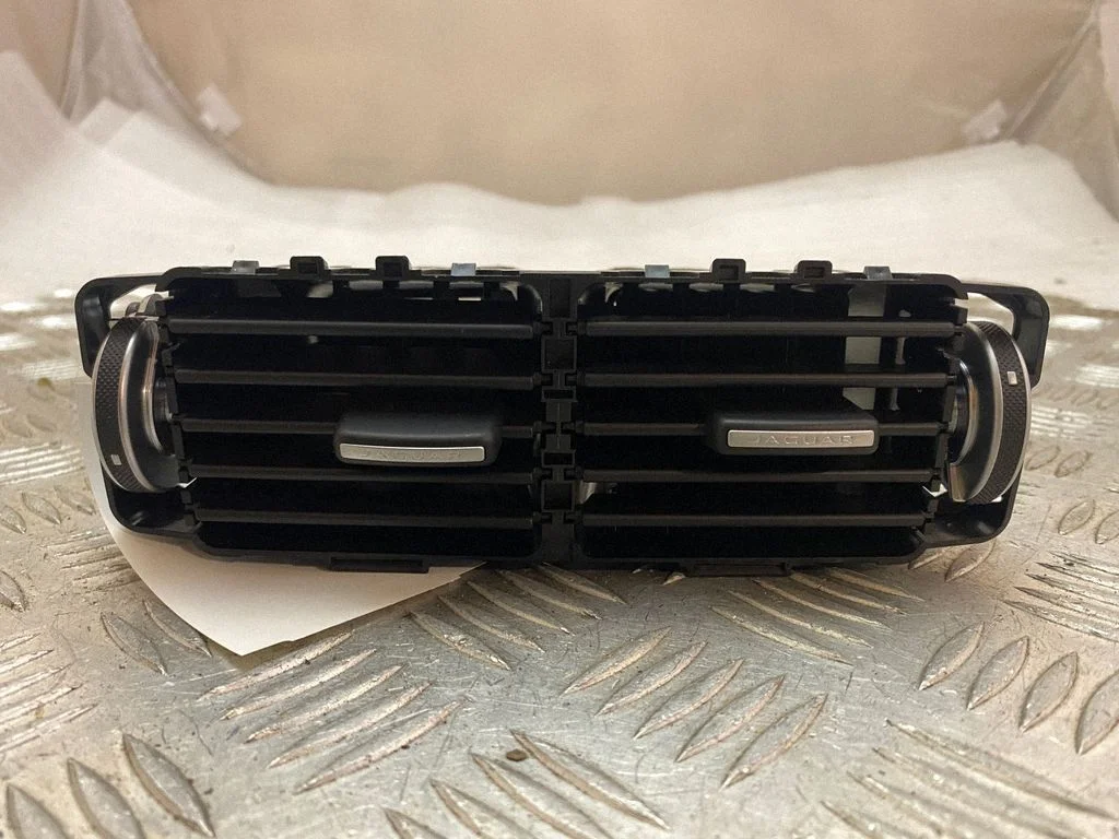 Armatuurlaua keskmine õhutusrest – Jaguar XE (2015-)