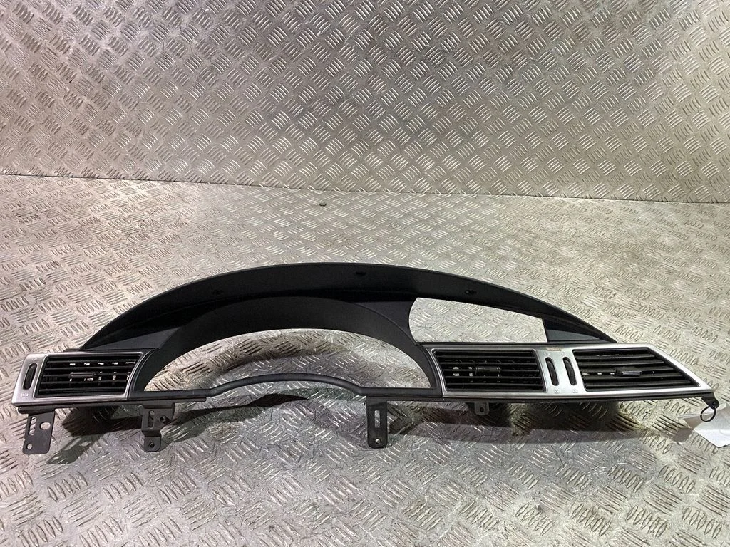 Dash center air vent grill