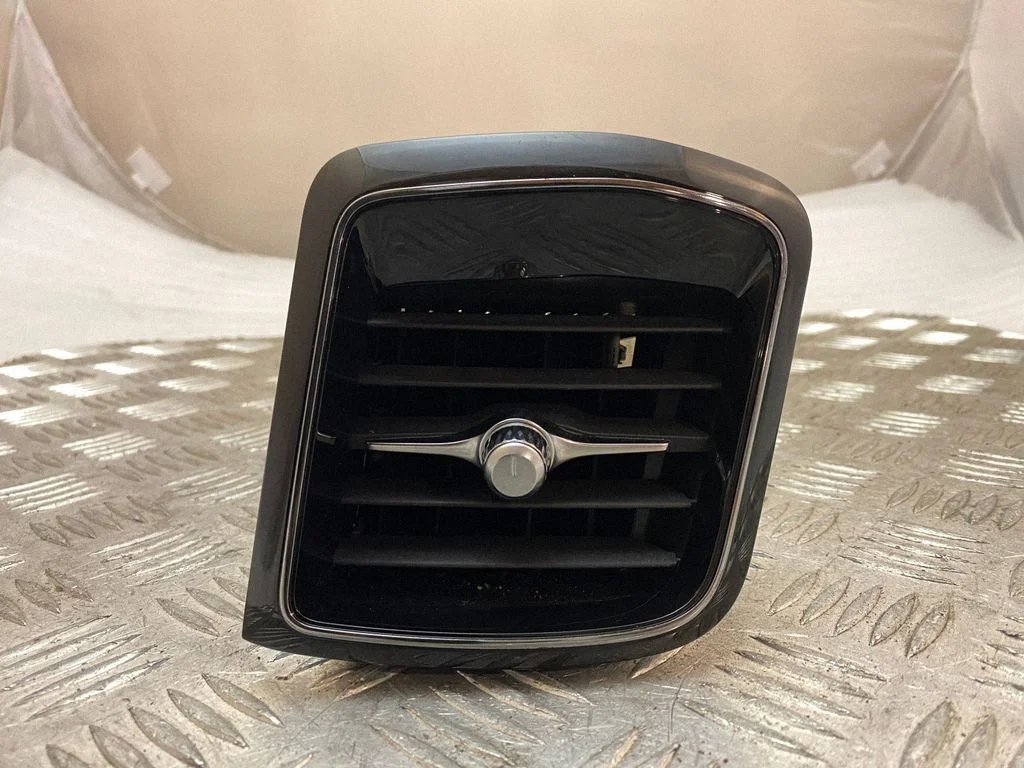 Dash center air vent grill 31417691