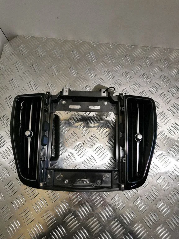 Centrālās gaisa restītes – Volvo XC60 (2017-)