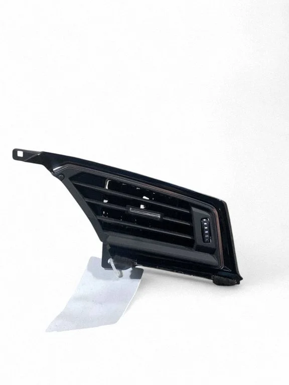 Armatuurlaua õhutusresti kate 4KR820902