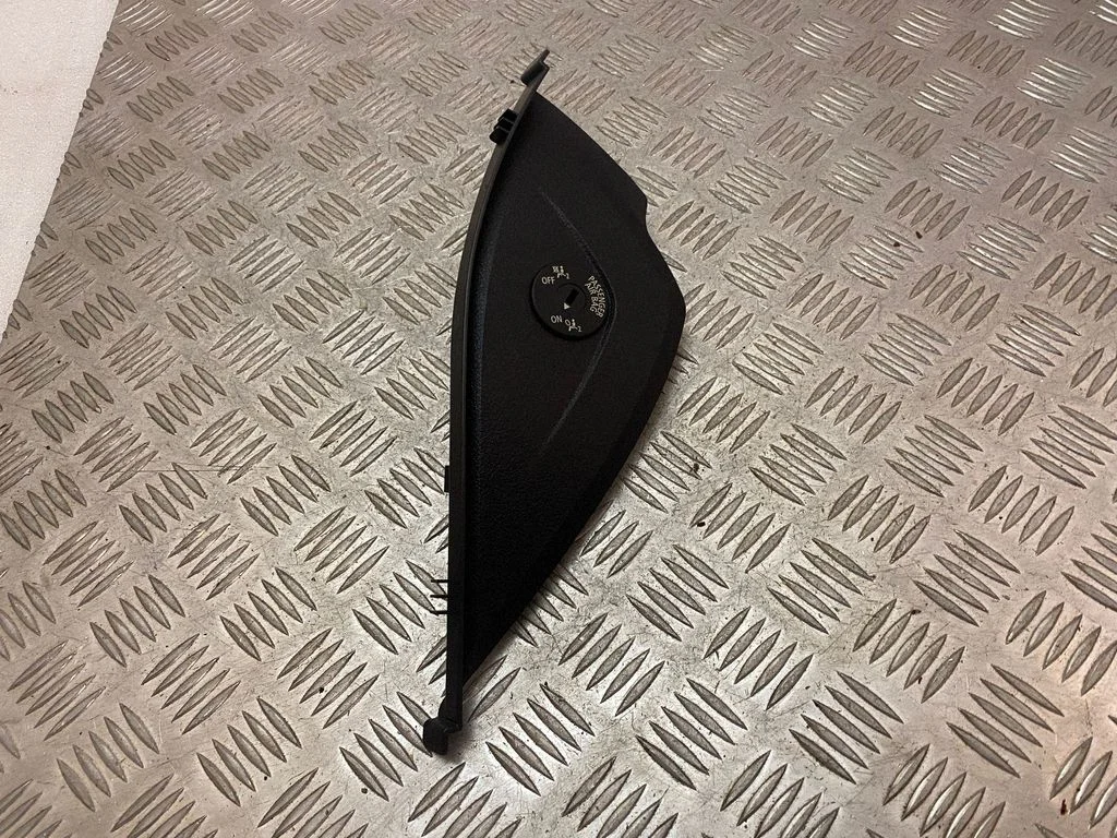 Dashboard side end trim 9218553